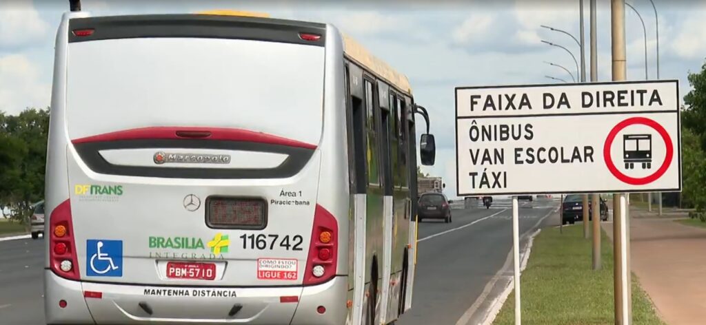 Taxistas do DF Enfrentam Multas Apesar de Autorização para Uso de Faixas Exclusivas Taxistas do DF Enfrentam Multas Apesar de Autorização para Uso de Faixas Exclusivas
