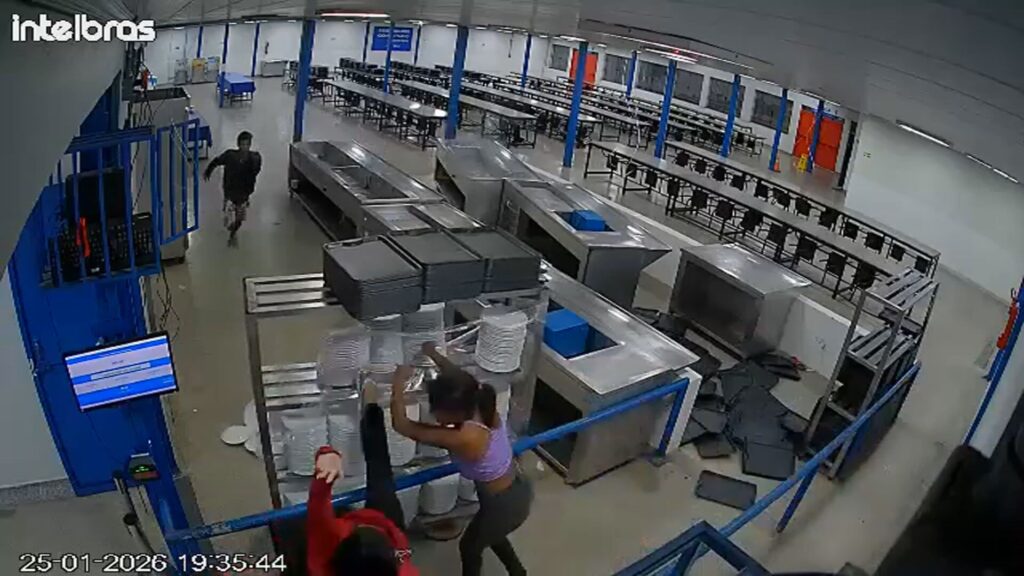 Vândalos Invadem Restaurante Comunitário no DF e Causam Destruição: Confira o Vídeo