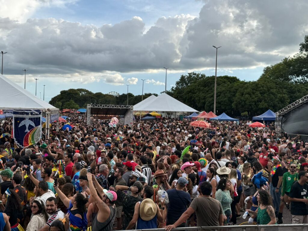 A Folia Antecipada: Blocos de Pré-Carnaval Agitam Brasília A Folia Antecipada: Blocos de Pré-Carnaval Agitam Brasília