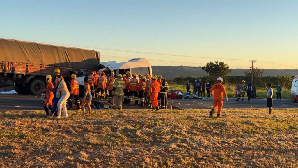 Acidente Fatal na BR-020 Deixa Cinco Mortos e 11 Feridos no Entorno do DF Acidente Fatal na BR-020 Deixa Cinco Mortos e 11 Feridos no Entorno do DF