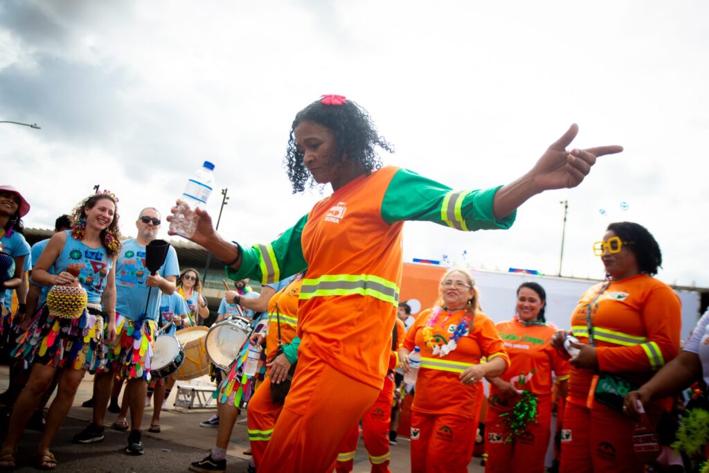 Bloco Vassourinhas de Brasília: Celebrando o Frevo e o Respeito às Mulheres no Carnaval 2026 Bloco Vassourinhas de Brasília: Celebrando o Frevo e o Respeito às Mulheres no Carnaval 2026