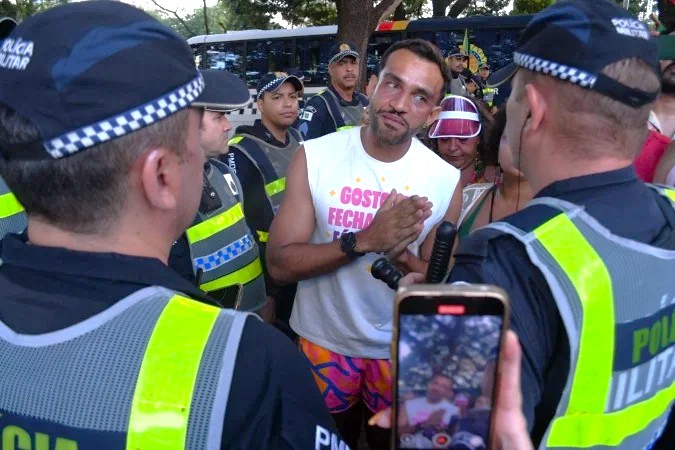 Comandante da PMDF Apoia Ação Policial em Caso de Abuso de Poder de Fábio Félix Durante Carnaval Comandante da PMDF Apoia Ação Policial em Caso de Abuso de Poder de Fábio Félix Durante Carnaval