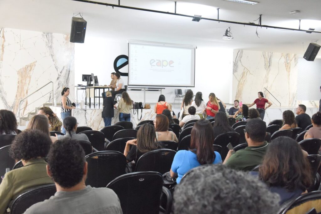Comemoração e Desafios: Professores do DF Conquistam Nomeação para Cargos Efetivos Comemoração e Desafios: Professores do DF Conquistam Nomeação para Cargos Efetivos