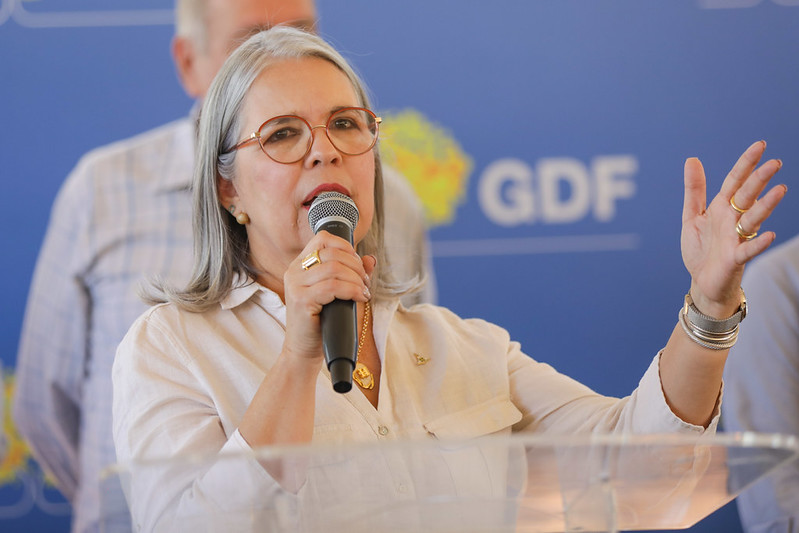 Educação Pública no DF: Tecnologia e Transparência na Gestão de Hélvia Paranaguá Educação Pública no DF: Tecnologia e Transparência na Gestão de Hélvia Paranaguá