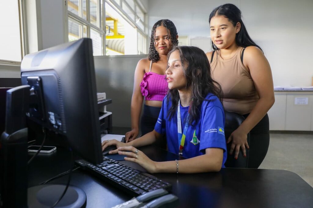 Escola Digital Para Jovens chega a Brazlândia: Tecnologia e Oportunidades para o Futuro Escola Digital Para Jovens chega a Brazlândia: Tecnologia e Oportunidades para o Futuro