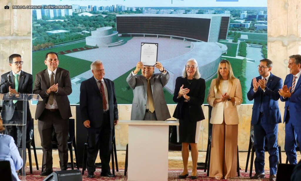 Governador Ibaneis Rocha Retoma Obras da Nova Sede do TRF1 e Marca Avanço Histórico Governador Ibaneis Rocha Retoma Obras da Nova Sede do TRF1 e Marca Avanço Histórico
