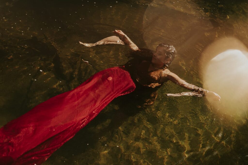 Lua Castanho Lança Álbum Debutante ‘Vestido de Rainha’ e Celebra a Feminilidade na Música Lua Castanho Lança Álbum Debutante 'Vestido de Rainha' e Celebra a Feminilidade na Música