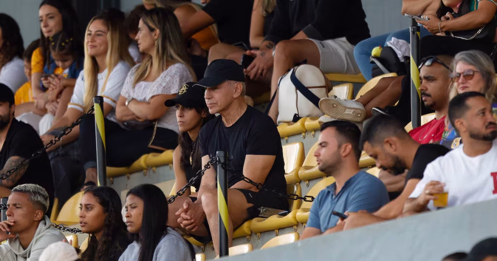 Luiz Estevão e o Controle de Clubes em Brasília: Desafios ao Fair Play Financeiro Luiz Estevão e o Controle de Clubes em Brasília: Desafios ao Fair Play Financeiro