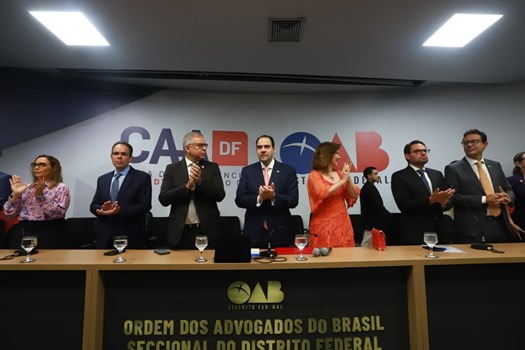 Novos Advogados do DF Recebem Carteiras da OAB em Cerimônia Marcante Novos Advogados do DF Recebem Carteiras da OAB em Cerimônia Marcante