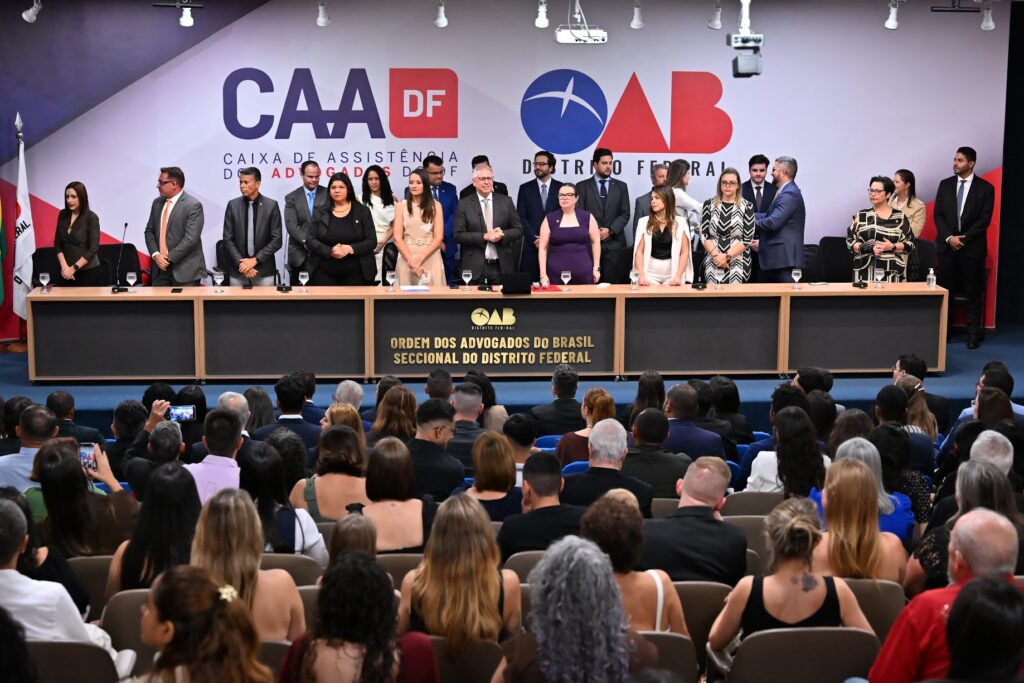 OAB/DF Celebra a Entrada de 49 Novos Advogados e Advogadas em Cerimônia Emocionante OAB/DF Celebra a Entrada de 49 Novos Advogados e Advogadas em Cerimônia Emocionante