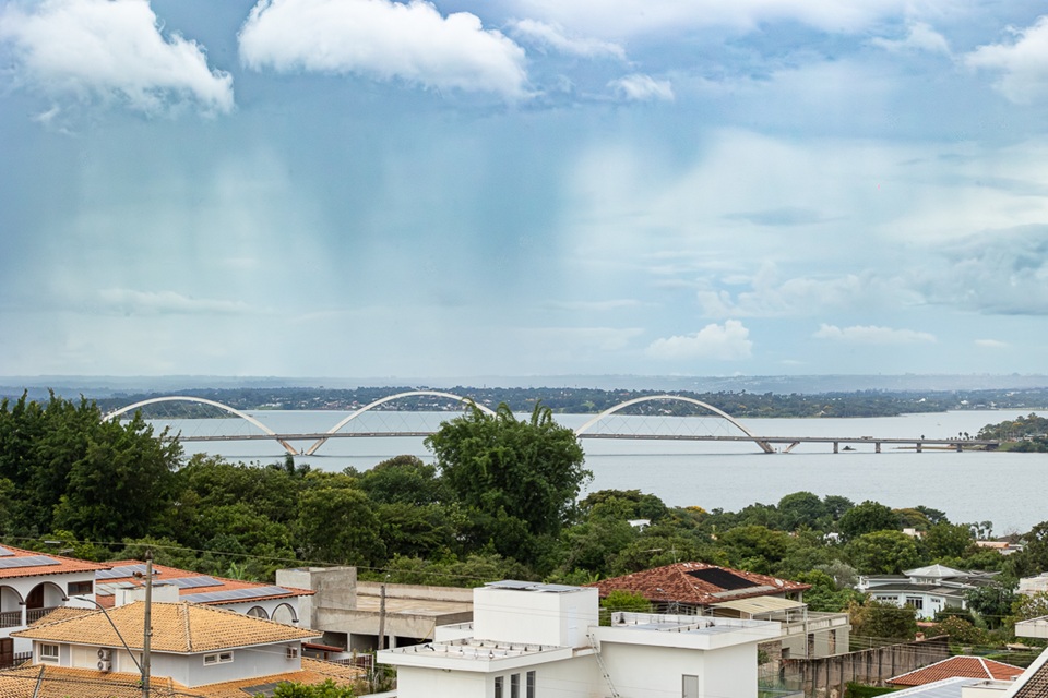 Previsão do Tempo: Domingo Chuvoso e Temperaturas Agradáveis em Brasília Previsão do Tempo: Domingo Chuvoso e Temperaturas Agradáveis em Brasília