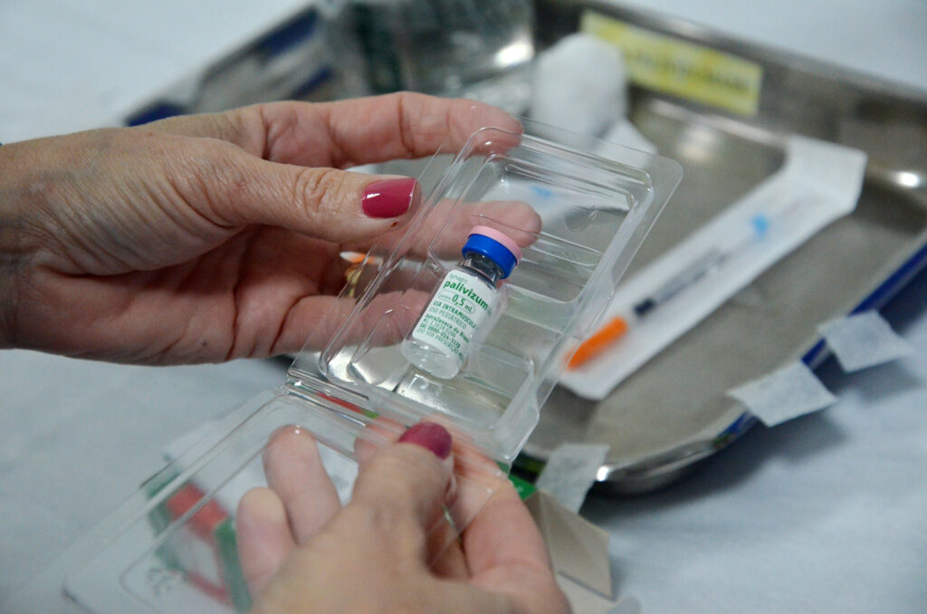 Saúde lança medicamento para proteger prematuros extremos de doenças respiratórias