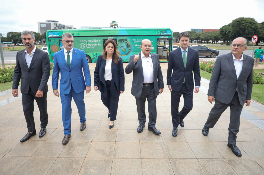 Brasília Inova com Primeira Rota Turística de Ônibus a Hidrogênio Verde do Brasil Brasília Inova com Primeira Rota Turística de Ônibus a Hidrogênio Verde do Brasil