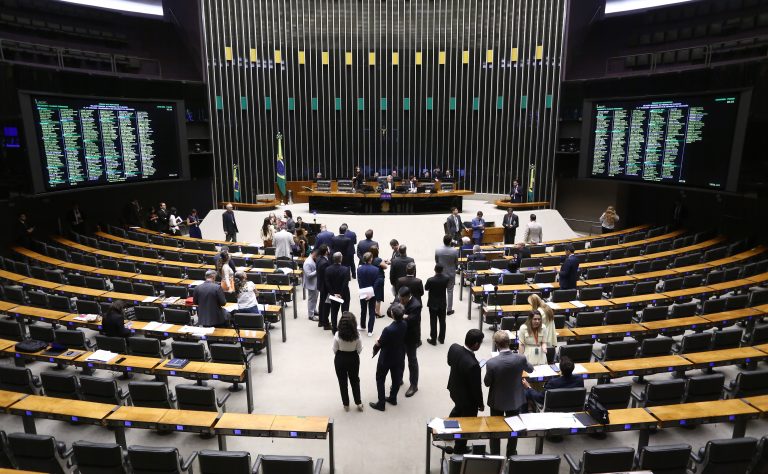 Câmara dos Deputados Avalia Reajuste e Novas Regras de Transferência de Veículos no DF Câmara dos Deputados Avalia Reajuste e Novas Regras de Transferência de Veículos no DF
