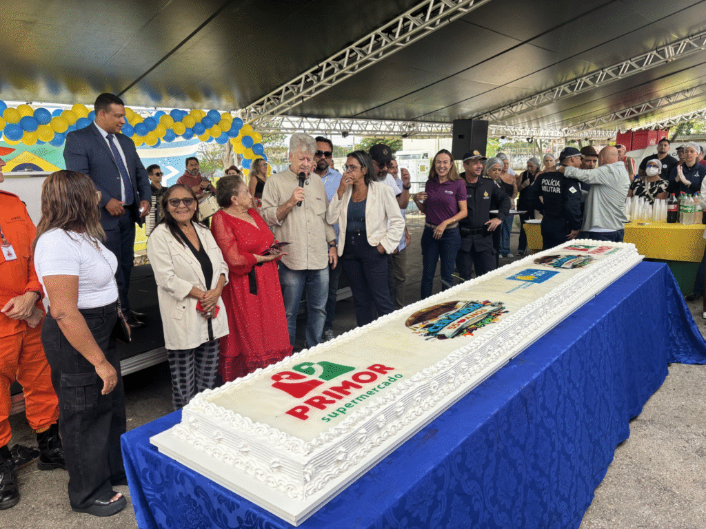 Ceilândia Celebra 55 Anos com Grande Corte de Bolo na Praça do Trabalhador