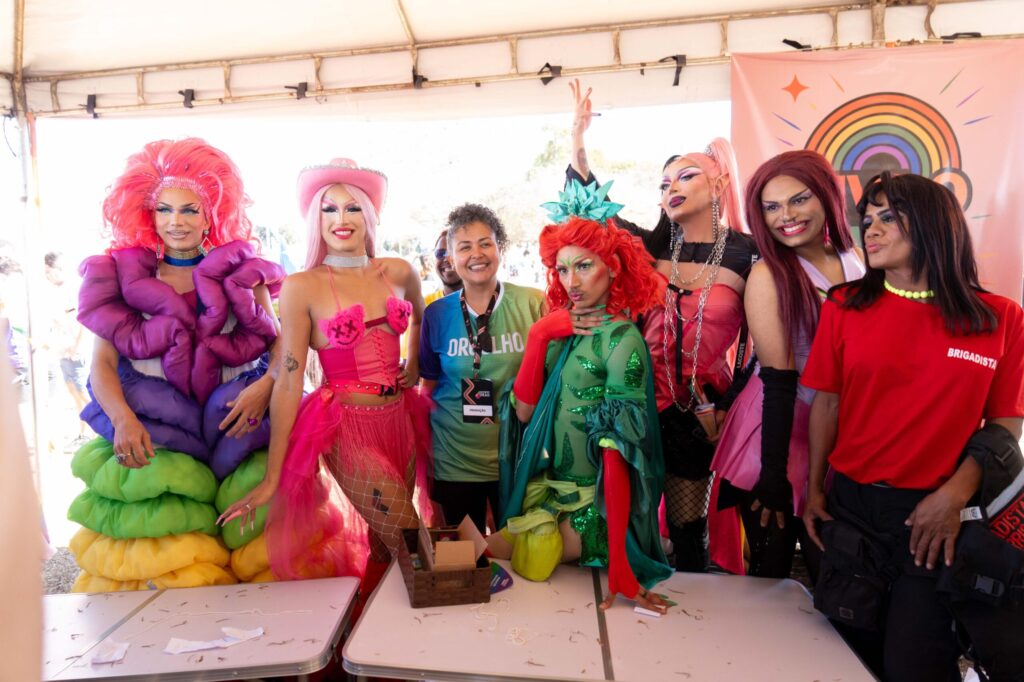 Distrito Drag: O Carnaval de Brasília como Espaço de Folia e Representatividade Distrito Drag: O Carnaval de Brasília como Espaço de Folia e Representatividade
