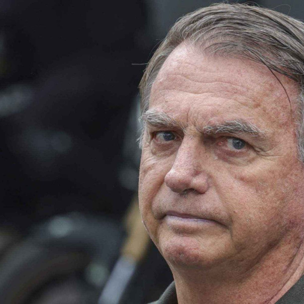 Condição Estável: Bolsonaro Retoma Alimentação com Dieta Pastosa Imagem do artigo