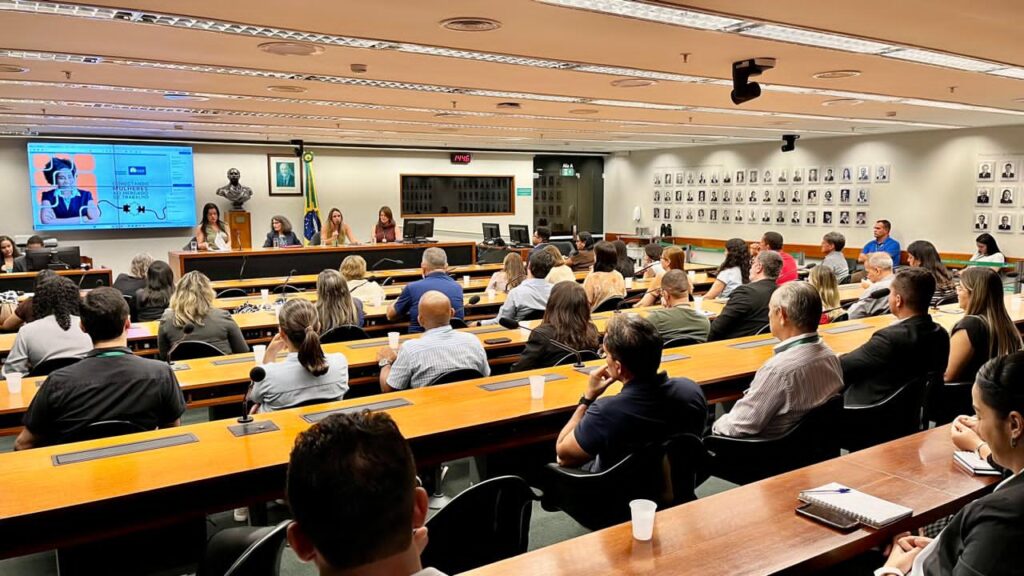 GDF Participa do 1º Encontro da Empregabilidade Feminina na Câmara dos Deputados GDF Participa do 1º Encontro da Empregabilidade Feminina na Câmara dos Deputados