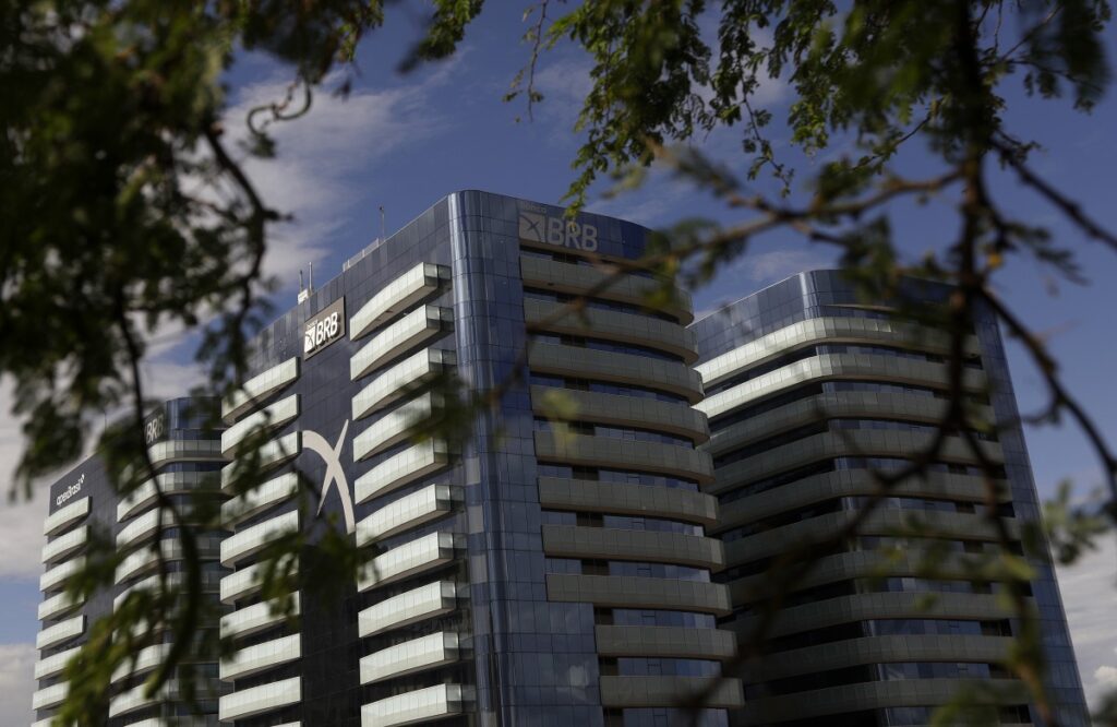 Governo de Ibaneis Tem Prazo de 10 Dias para Justificar Lei do BRB; Capitalização Entra em Debate Judicial Governo de Ibaneis Tem Prazo de 10 Dias para Justificar Lei do BRB; Capitalização Entra em Debate Ju