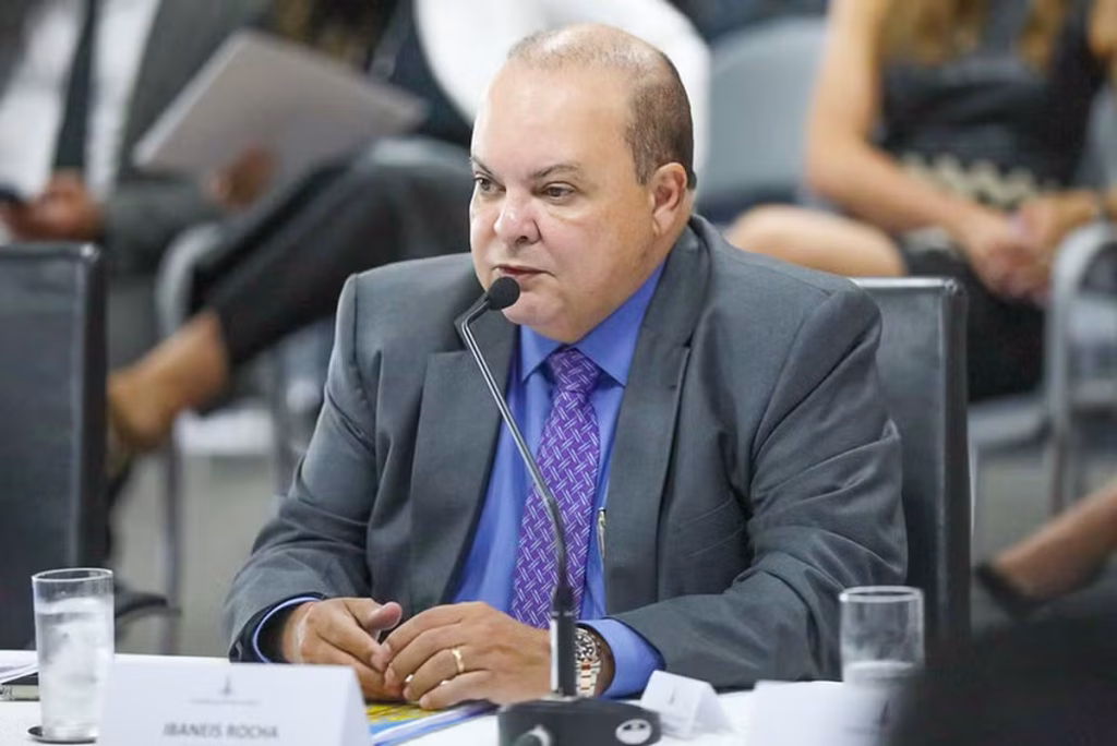 Ibaneis Abandona Governo do DF e Almeja o Senado em Meio a Controvérsias e Pressões