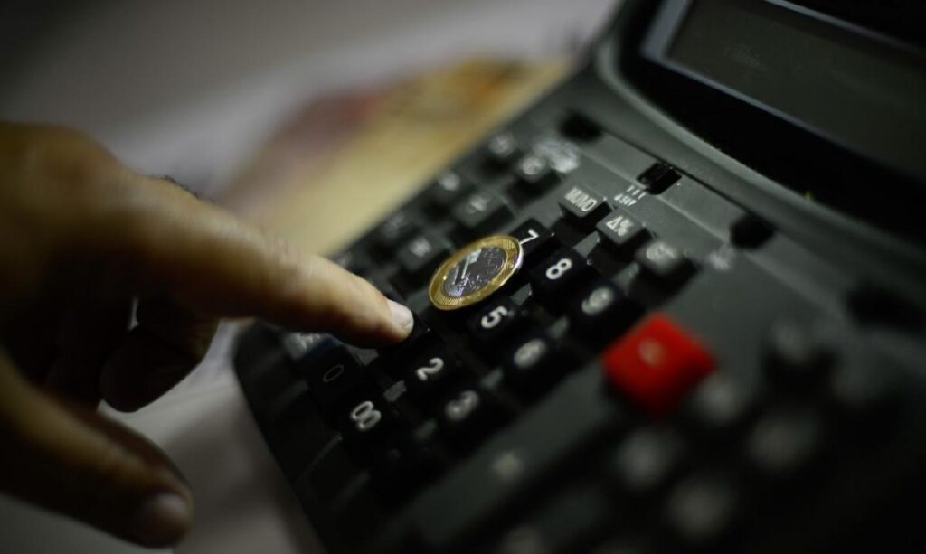 Inflação em Fevereiro: IPCA Registra Alta de 0,70% Impulsionado pela Educação e Melhora em 12 Meses Inflação em Fevereiro: IPCA Registra Alta de 0,70% Impulsionado pela Educação e Melhora em 12 Meses