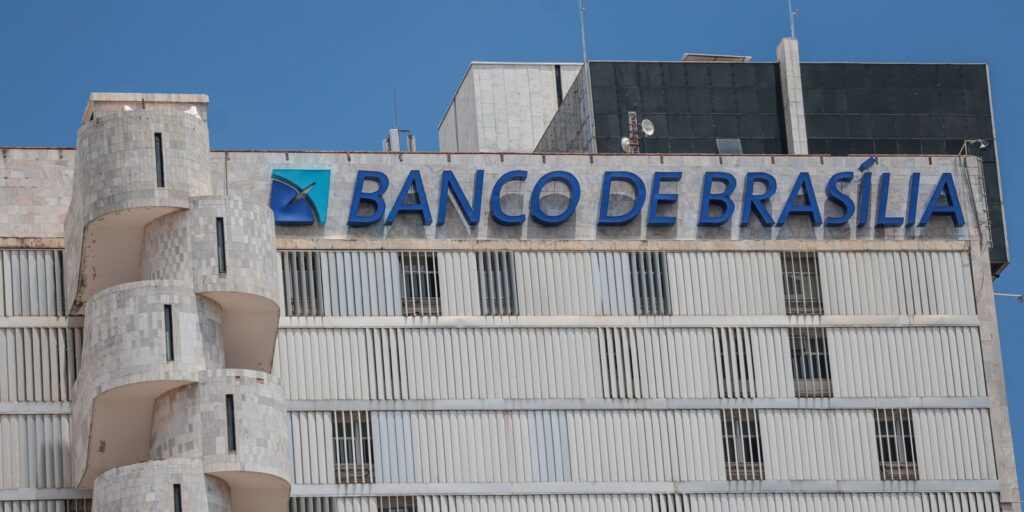 Justiça Suspende Transferência de Terrenos Públicos ao BRB Após Investigação Justiça Suspende Transferência de Terrenos Públicos ao BRB Após Investigação