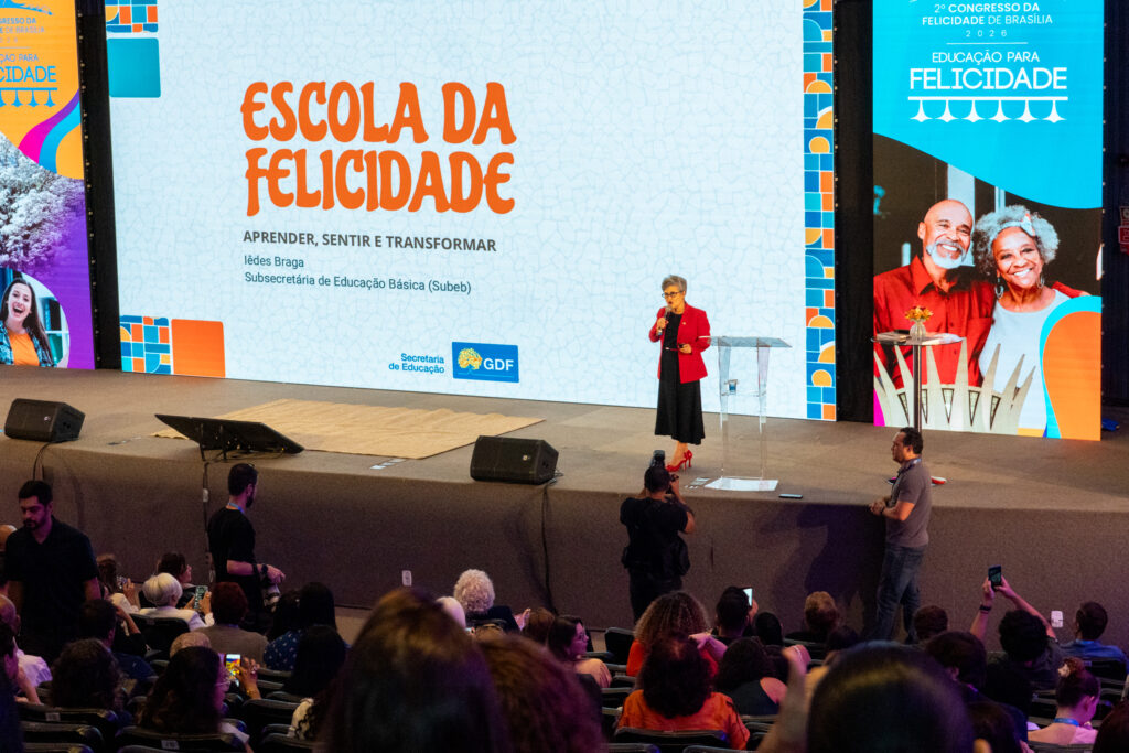 Livro Destaca Trabalhos de Estudantes do DF no 2º Congresso da Felicidade Livro Destaca Trabalhos de Estudantes do DF no 2º Congresso da Felicidade
