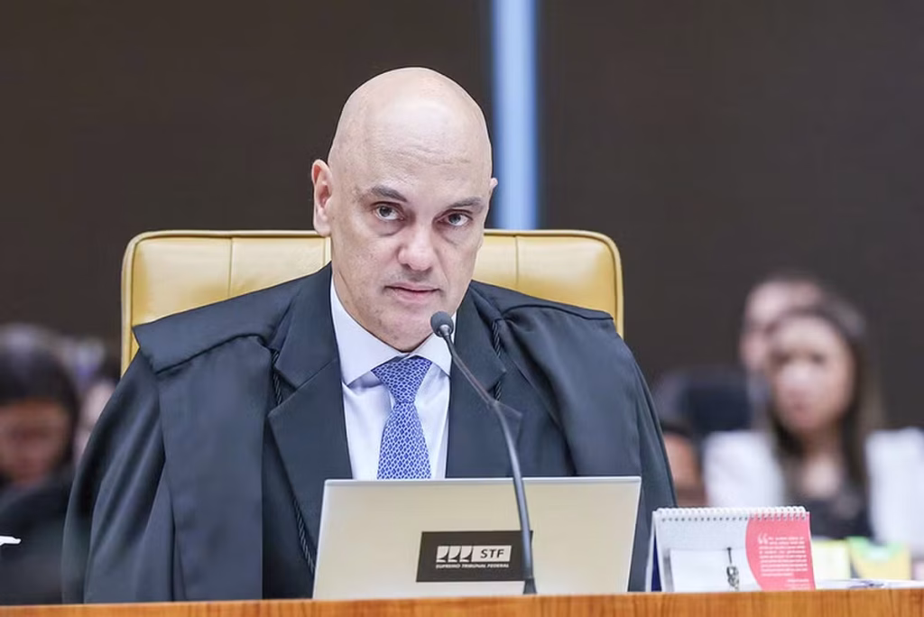 Moraes Impõe Proibição de Drones Próximo à Residência de Bolsonaro em Brasília Moraes Impõe Proibição de Drones Próximo à Residência de Bolsonaro em Brasília