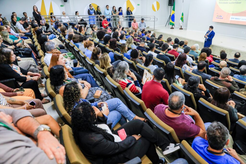 Palestra sobre Felicidade Interna Bruta Engaja Servidores do GDF Palestra sobre Felicidade Interna Bruta Engaja Servidores do GDF