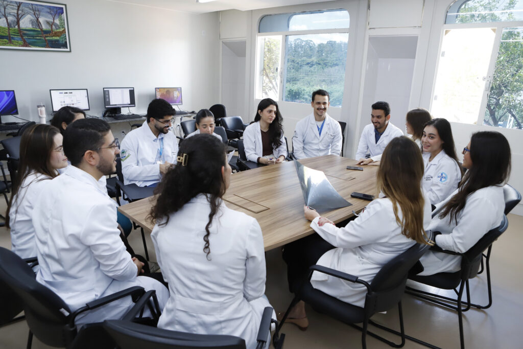 Ses-DF Lança Seletivo para 65 Vagas de Preceptores em Residência Médica Ses-DF Lança Seletivo para 65 Vagas de Preceptores em Residência Médica