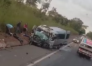 Acidente Trágico na BR-020: Oito Mortos e Seis Feridos em Formosa Acidente Trágico na BR-020: Oito Mortos e Seis Feridos em Formosa