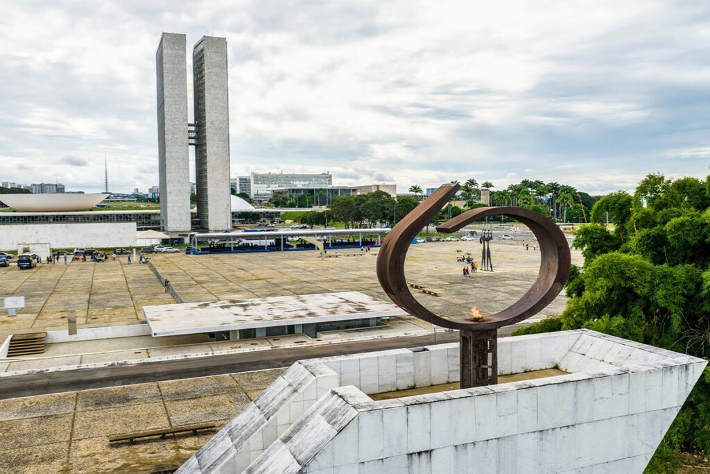 Brasília: Uma Capital de Sonhos e Coragem em 66 Anos Brasília: Uma Capital de Sonhos e Coragem em 66 Anos
