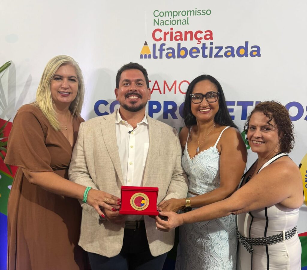 Brumadinho Recebe Selo Ouro em Educação e Se Destaca Nacionalmente Brumadinho Recebe Selo Ouro em Educação e Se Destaca Nacionalmente