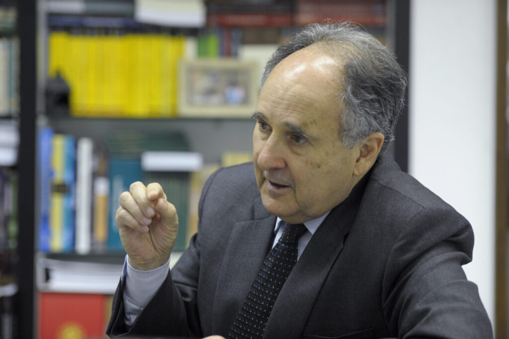 Educação no Brasil: Uma Prioridade Ignorada Educação no Brasil: Uma Prioridade Ignorada