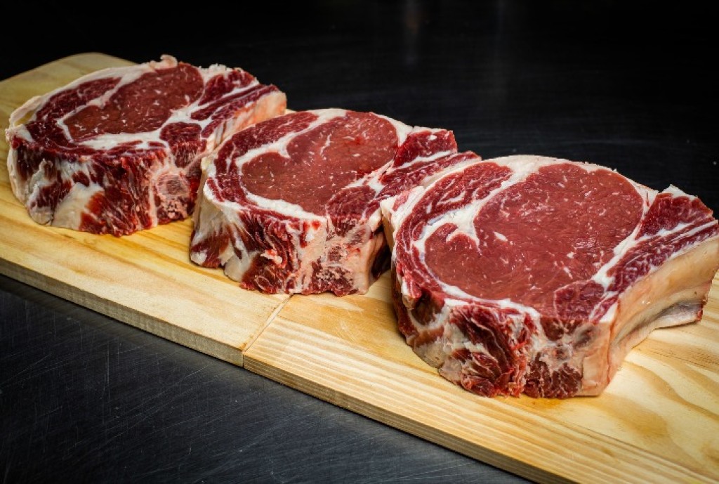 Estudo Revela Falhas Sanitárias na Carne Bovina e Riscos à Saúde no Brasil Estudo Revela Falhas Sanitárias na Carne Bovina e Riscos à Saúde no Brasil