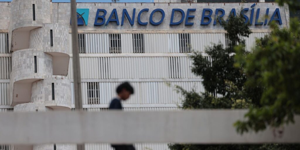 Fundo de Investimentos Propõe R$ 15 Bilhões por Ativos do BRB, Revela GDF Fundo de Investimentos Propõe R$ 15 Bilhões por Ativos do BRB, Revela GDF
