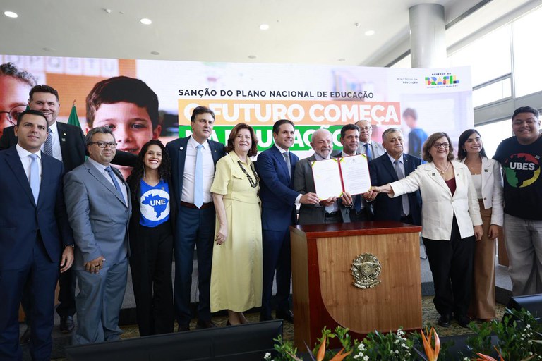 Governo do Brasil Lança Novo Plano Nacional de Educação: Avanços e Metas Ambiciosas Governo do Brasil Lança Novo Plano Nacional de Educação: Avanços e Metas Ambiciosas