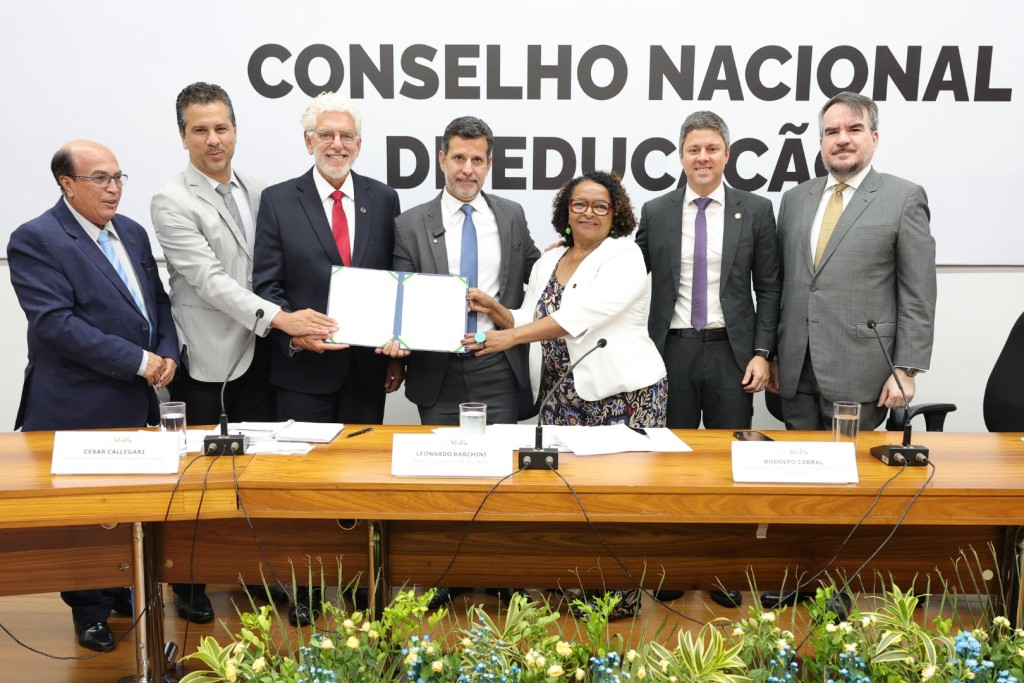 MEC Lança Fórum dos Conselhos de Educação: Um Marco para a Educação Brasileira MEC Lança Fórum dos Conselhos de Educação: Um Marco para a Educação Brasileira