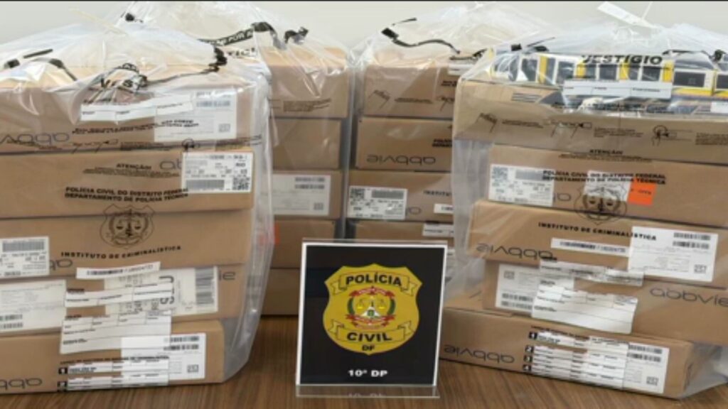 Polícia do DF prende 5 suspeitos em esquema de roubo de medicamentos que totaliza R$ 30 mil Polícia do DF prende 5 suspeitos em esquema de roubo de medicamentos que totaliza R$ 30 mil