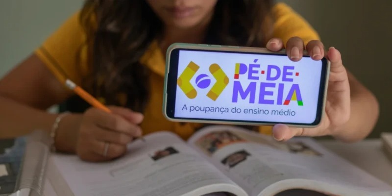 Programa Pé-de-Meia: Redução do Abandono Escolar em 24% no DF Programa Pé-de-Meia: Redução do Abandono Escolar em 24% no DF