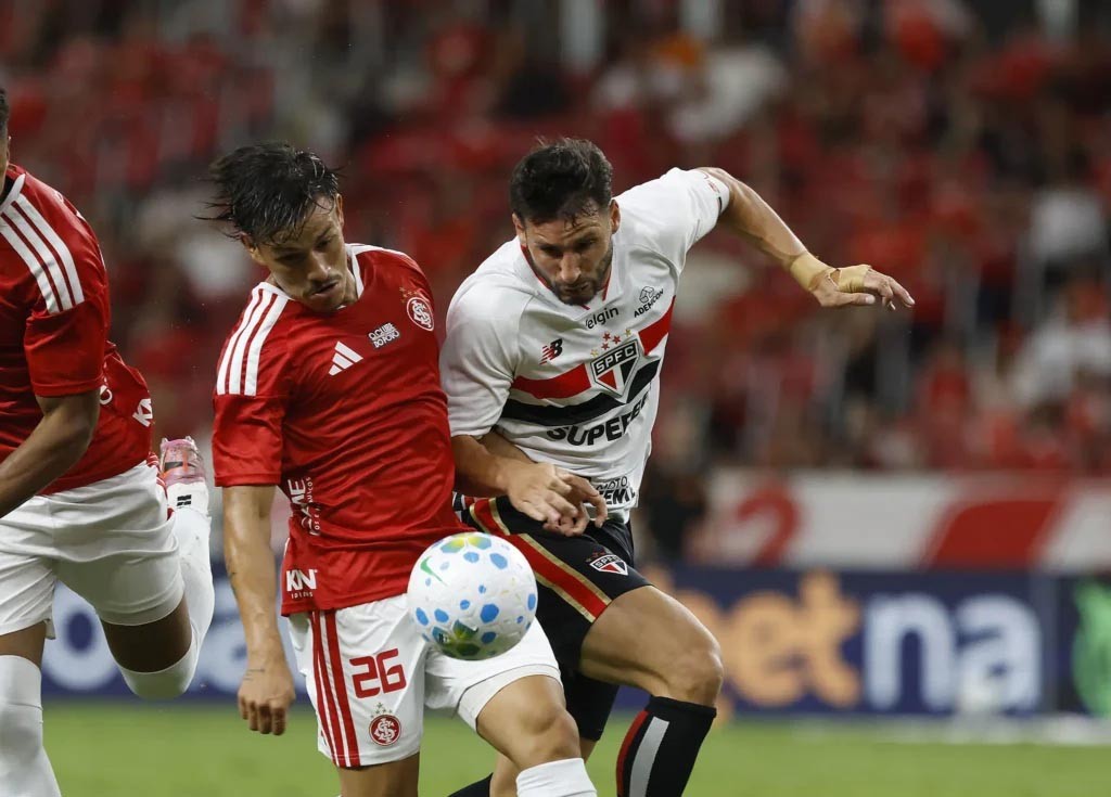 São Paulo Empata com Internacional e Vê Vice-Liderança em Risco no Brasileirão São Paulo Empata com Internacional e Vê Vice-Liderança em Risco no Brasileirão