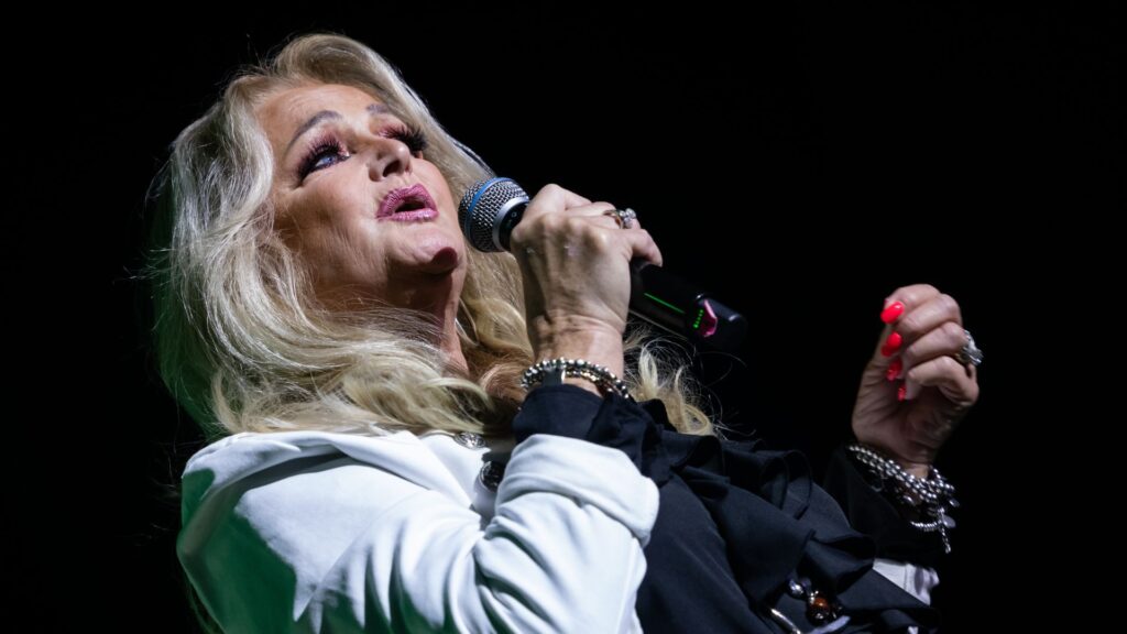 Atualização sobre a saúde de Bonnie Tyler: internada, mas estável Atualização sobre a saúde de Bonnie Tyler: internada, mas estável