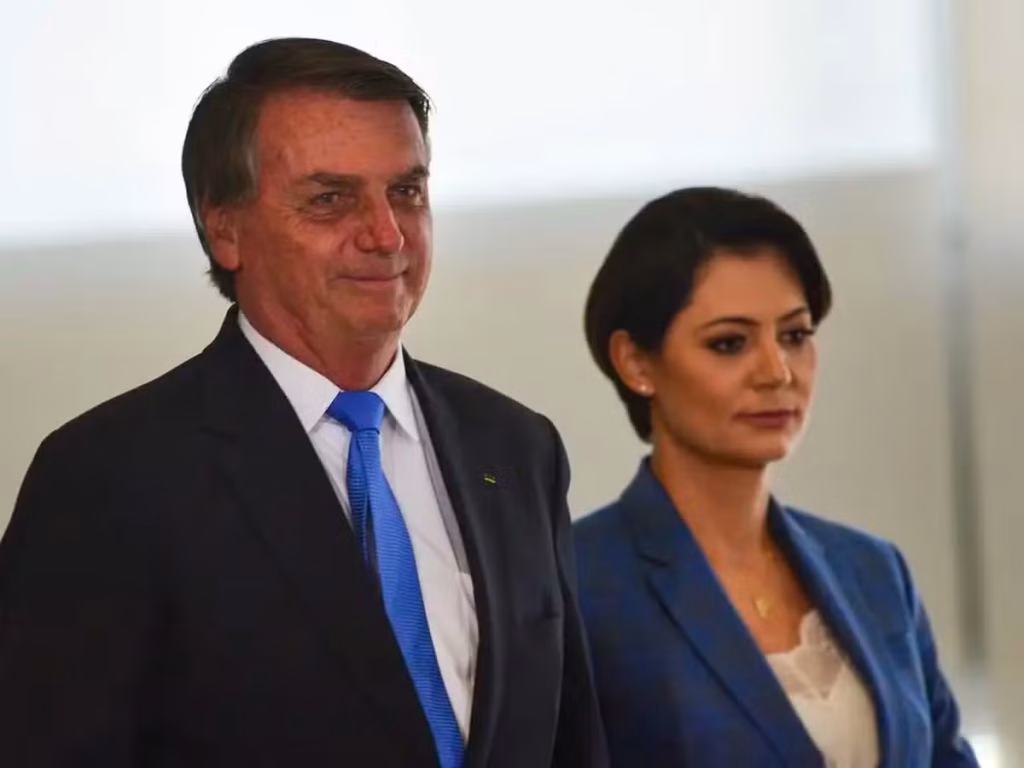 Bolsonaro Apresenta Estabilidade Após Cirurgia no Ombro e Início de Prisão Domiciliar Bolsonaro Apresenta Estabilidade Após Cirurgia no Ombro e Início de Prisão Domiciliar