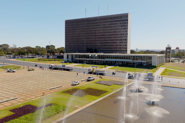 Câmara Legislativa do DF Propõe Emenda para Autonomia da Gestão Pública Câmara Legislativa do DF Propõe Emenda para Autonomia da Gestão Pública