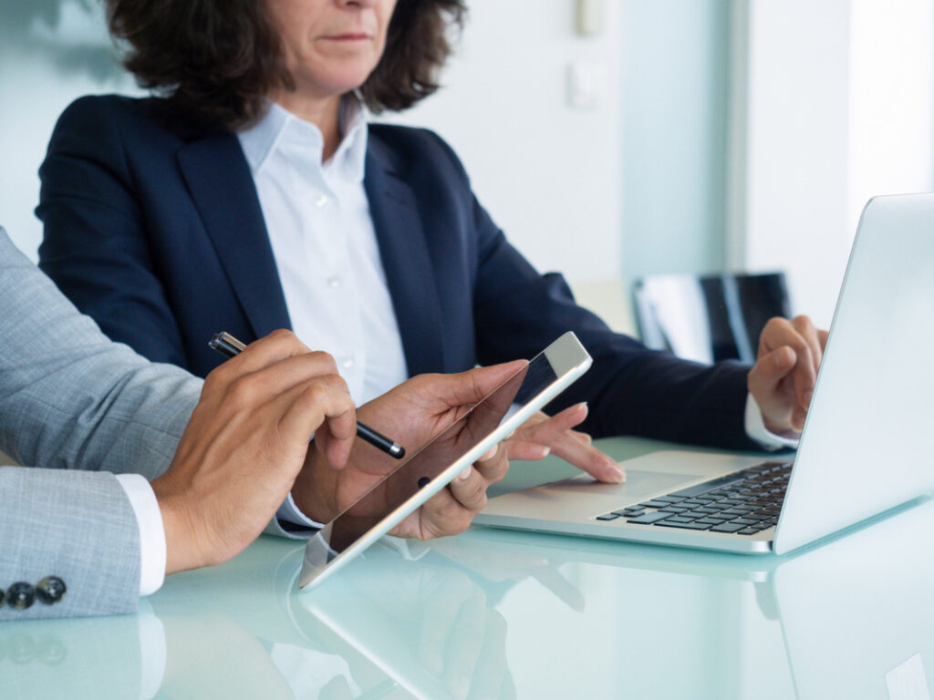 Como a Tecnologia Está Transformando a Advocacia: Novas Oportunidades e Desafios