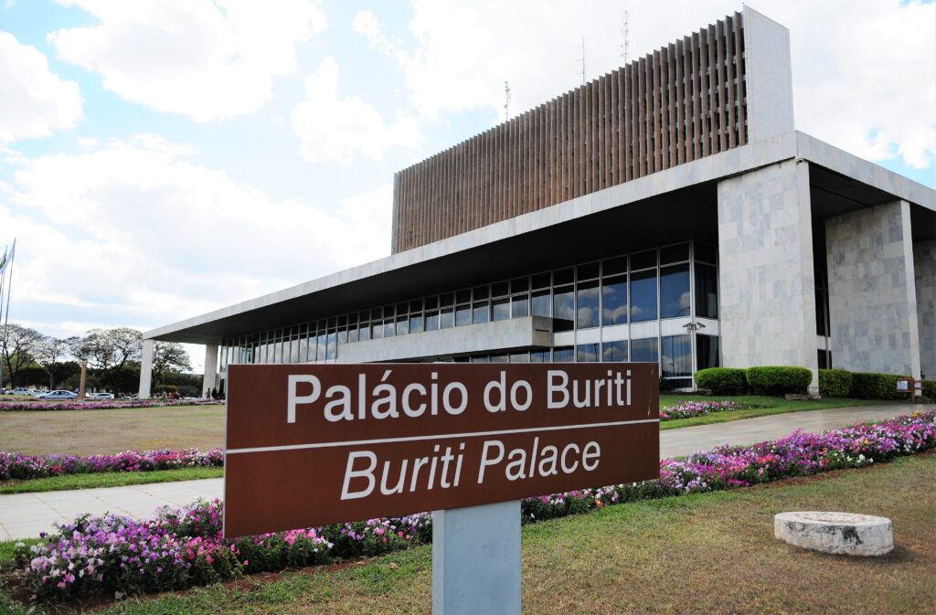 DF em Crise Fiscal: Necessidade de Ajustes Urgentes e Reformas Estruturais DF em Crise Fiscal: Necessidade de Ajustes Urgentes e Reformas Estruturais