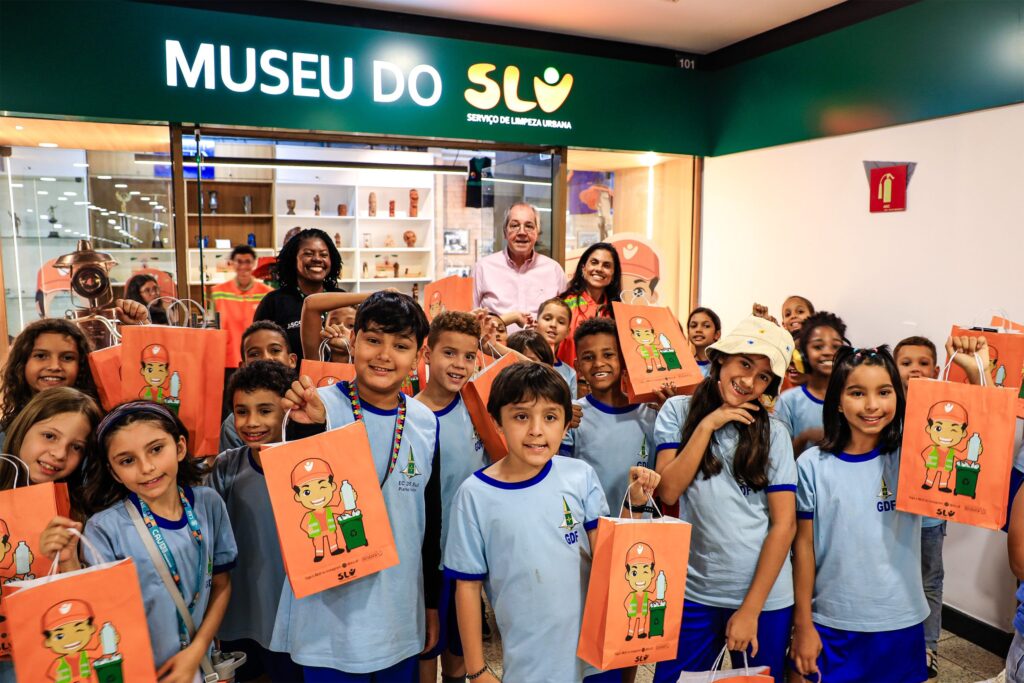 Estudantes da Rede Pública Aprendem sobre Separação de Resíduos em Visita ao Museu Ambiental