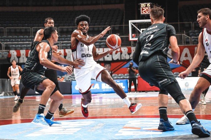 Flamengo Vence Brasília e Empata Série das Quartas de Final do NBB Flamengo Vence Brasília e Empata Série das Quartas de Final do NBB