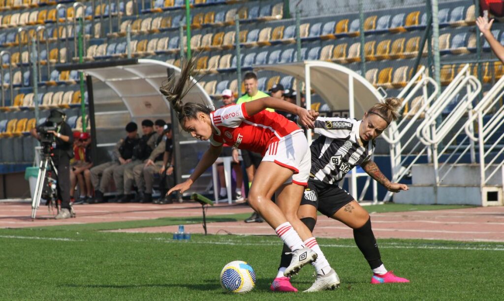 Inter Enfrenta Santos no Brasileirão Feminino: Um Duelo de Necessidades Inter Enfrenta Santos no Brasileirão Feminino: Um Duelo de Necessidades