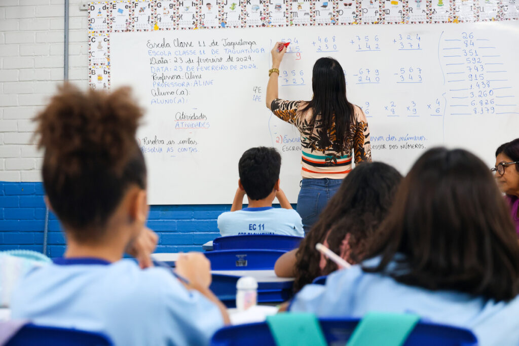 Revista Com Censo Celebra 65 Anos da Educação Pública no DF com Nova Edição